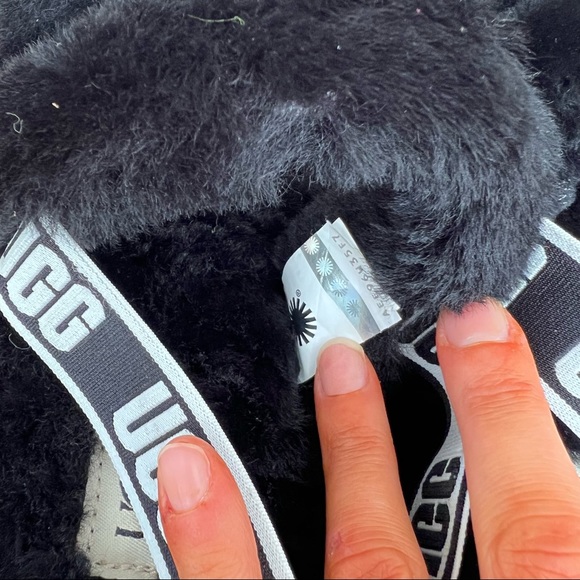 UGG Oh Yeah logo double strap sandals in black - Picture 8 of 8